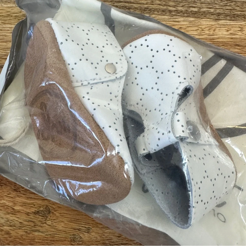 NWT - SWISS DOT Mon Petit Shoes T-Strap Soft‎ Soles Leather Baby 3